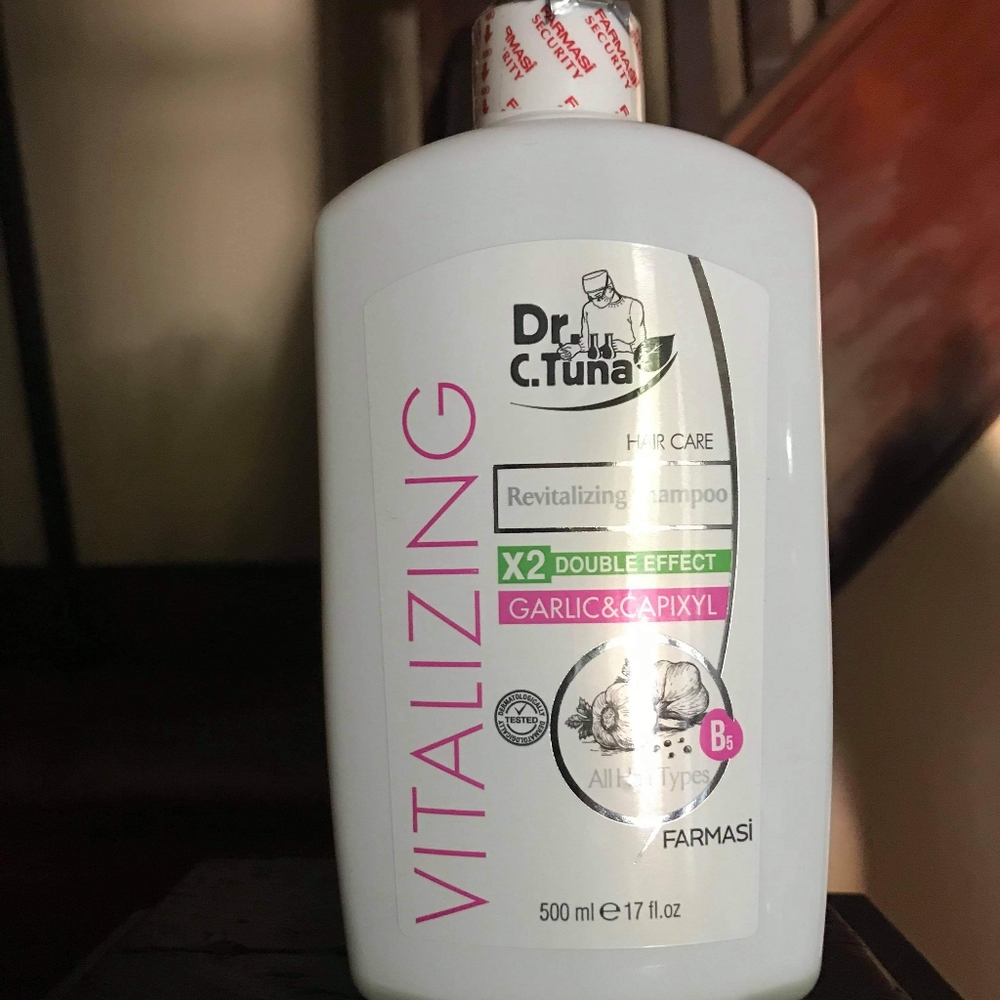 Dr C Tuna Vitalizing Garlic &Capixil Shampoo